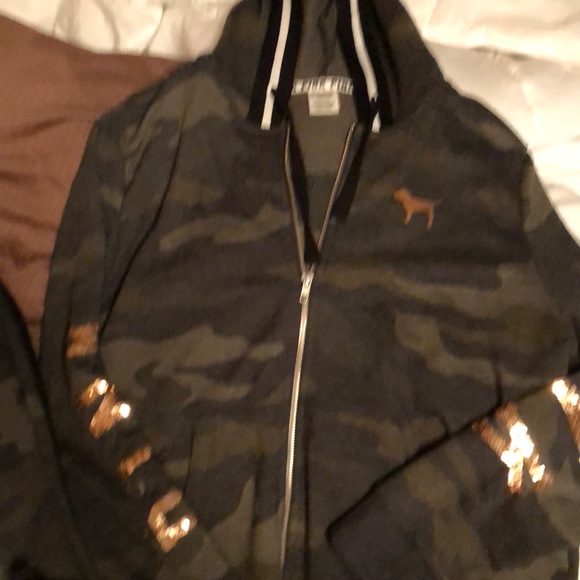 Victoria’s Secret jogging suit lg - Picture 1 of 2